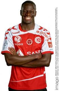 Aktuell Fußball, FRA, Stade Reims Porträttermin MFULU Omenuke FOOTBALL : Presentation - Reims - Photo Officielle - 03 09 2015 Panoramic Panoramic 