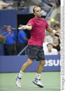- NEW YORK, UNITED STATES: Belgian Steve Darcis plays and losts 6-1, 6-2, 6-1 in Arthur Ashe Stadium the second round match of the Men s Singles between Belgian Steve Darcis and Swiss Roger Federer, at the US Open Grand Slam tennis tournament, at Flushing Meadows, in New York City, USA, Thursday 03 September 2015. BRITTANYxSOMERSET  x04693182x