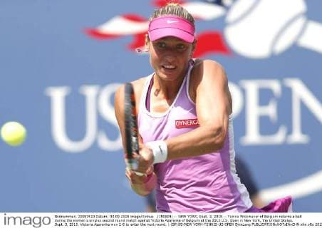 (150904) -- NEW YORK, Sept. 3, 2015 -- Yanina Wickmayer of Belgium returns a ball during the women s singles second round match against Victoria Azarenka of Belgium at the 2015 U.S. Open in New York, the United States, Sept. 3, 2015. Victoria Azarenka won 2-0 to enter the next round. ) (SP)US-NEW YORK-TENNIS-US OPEN QinxLang 