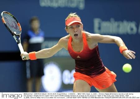 (150904) -- NEW YORK, Sept. 3, 2015 -- Simona Halep of Romania returns a ball during the women s singles second round match against Kateryna Bondarenko of Ukraine at the 2015 U.S. Open in New York, the United States, Sept. 3, 2015. Simona Halep won 2-0 to enter the next round. ) (SP)US-NEW YORK-TENNIS-US OPEN BaoxDandan 