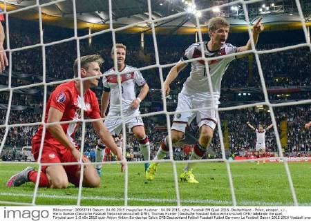 04.09.2015, xjhx, Fussball EM Quali 2016, Deutschland - Polen, emspor, v.l. Mario Goetze (Deutsche Fussball Nationalmannschaft DFB), Thomas Mueller (Deutsche Fussball Nationalmannschaft DFB) celebrate the goal, Torjubel zum 1:0