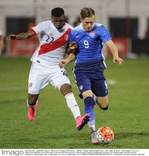 Aktuell Fußball, Nationalteam USA - Peru Sept. 4, 2015 - Washington, D.C, U.S - ARON JOHANSSON of the USA tries to control the ball during an International Friendly Länderspiel between the United States and Peru at RFK Stadium in Washington, DC. United Sates vs. Peru in Washington, D.C. - ZUMAg196