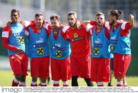 SOCCER - UEFA EURO EM Europameisterschaft Fussball 2016 quali, SWE vs AUT, preview VIENNA,AUSTRIA,06.SEP.15 - SOCCER - UEFA European Championship EM Europameisterschaft 2016, European Qualifiers, OEFB international match Länderspiel Sweden vs Austria, preview, training of team AUT. Image shows Rubin Okotie, Markus Suttner, Michael Madl, Ramazan Oezcan, Jakob Jantscher and Yasin Pehlivan (AUT). GEPAxpictures xChristianxOrt