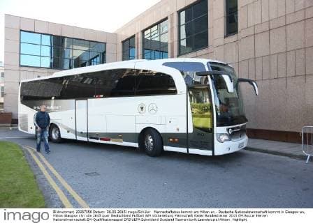 Mannschaftsbus kommt am Hilton an - Deutsche Nationalmannschaft kommt in Glasgow an, Hilton Glasgow
