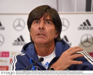06.09.2015, Fussball Europameisterschafts-Qualifikation, 8.Spieltag, Schottland - Deutschland, DFB-Pressekonferenz im Hotel Hilton in Glasgow (Schottland) am Vortag. Trainer Joachim Löw (Deutschland) nachdenklich. 