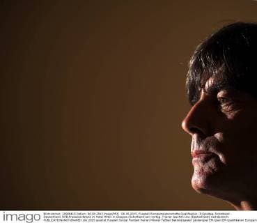 06.09.2015, Fussball Europameisterschafts-Qualifikation, 8.Spieltag, Schottland - Deutschland, DFB-Pressekonferenz im Hotel Hilton in Glasgow (Schottland) am Vortag. Trainer Joachim Löw (Deutschland) nachdenklich. 