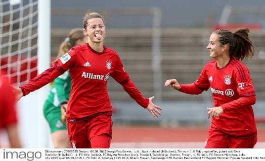 v.li.: Nora Holstad (München), Tor zum 1:0 Führungstreffer, jubelt mit Sara Daebritz (München) , 1. FC Köln (weiss), FC Bayern München (rot), Fussball, Bundesliga, Damen, Frauen, 1. FC Köln, FC Bayern München, xbhx