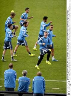 06.09.2015, Fussball Europameisterschafts-Qualifikation, 8.Spieltag, Schottland - Deutschland, Training der Deutschen am Vortag im Hampden Park in Glasgow (Schottland). re: Bastian Schweinsteiger (Deutschland) hat gute Laune. 