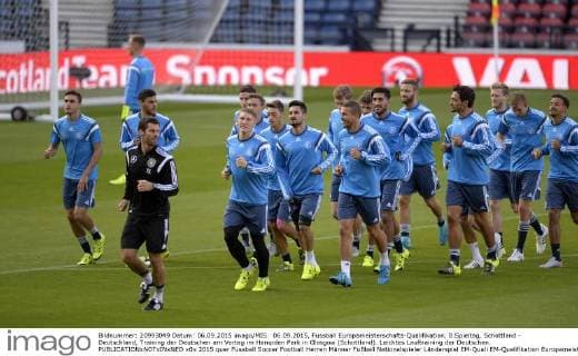 06.09.2015, Fussball Europameisterschafts-Qualifikation, 8.Spieltag, Schottland - Deutschland, Training der Deutschen am Vortag im Hampden Park in Glasgow (Schottland). Leichtes Lauftraining der Deutschen. 