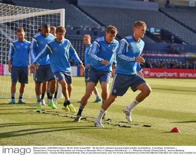 06.09.2015, Fussball Europameisterschafts-Qualifikation, 8.Spieltag, Schottland - Deutschland, Training der Deutschen am Vortag im Hampden Park in Glasgow (Schottland). v.l. Shkodran Mustafi (Deutschland), Jerome Boateng (Deutschland), Thomas Müller (Deutschland), Max Kruse (Deutschland) und Toni Kroos (Deutschland) 