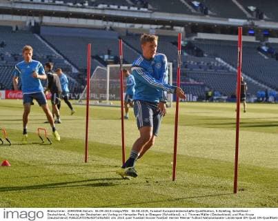 06.09.2015, Fussball Europameisterschafts-Qualifikation, 8.Spieltag, Schottland - Deutschland, Training der Deutschen am Vortag im Hampden Park in Glasgow (Schottland). v.l. Thomas Müller (Deutschland) und Max Kruse (Deutschland) 