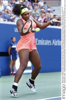 Serena Williams of the USA returns the ball to Madison Keys (USA) in the first set of their fourth round match at the US Open Tennis Championships at the USTA Billie Jean King National Tennis Center in New York City on September 6, 2015. .  NYP20150906336 MONIKAxGRAFF