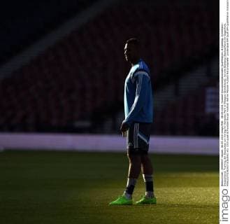 06.09.2015, Fussball Europameisterschafts-Qualifikation, 8.Spieltag, Schottland - Deutschland, Training der Deutschen am Vortag im Hampden Park in Glasgow (Schottland). Jerome Boateng (Deutschland) im Gegenlicht. 