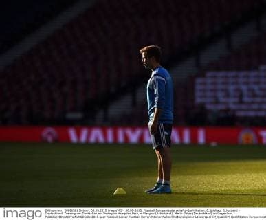 06.09.2015, Fussball Europameisterschafts-Qualifikation, 8.Spieltag, Schottland - Deutschland, Training der Deutschen am Vortag im Hampden Park in Glasgow (Schottland). Mario Götze (Deutschland) im Gegenlicht. 