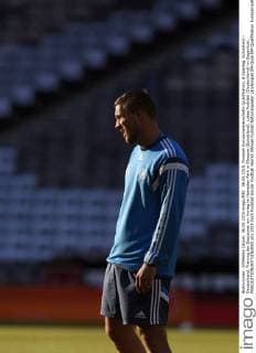 06.09.2015, Fussball Europameisterschafts-Qualifikation, 8.Spieltag, Schottland - Deutschland, Training der Deutschen am Vortag im Hampden Park in Glasgow (Schottland). Lukas Podolski (Deutschland) im Gegenlicht. 
