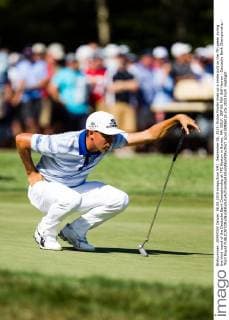 September 06, 2015: Rickie Fowler lines up a birdie putt on the 7th green during the third round of the Deutsche Bank Championship at TPC Boston in Norton, MA. GOLF: SEP 06 PGA Golf Herren - Deutsche Bank Championship - Third Round Icon150906016 EDITORIAL USE ONLY