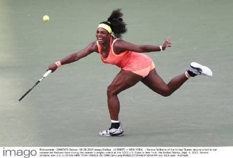 (150907) -- NEW YORK, - Serena Williams of the United States returns a ball to her compatriot Madison Keys during the women s singles match at the 2015 U.S. Open in New York, the United States, Sept. 6, 2015. Serena Williams won 2-0. ) (SP)US-NEW YORK-TENNIS-US OPEN QinxLang 