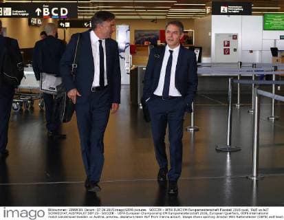 SOCCER - UEFA EURO EM Europameisterschaft Fussball 2016 quali, SWE vs AUT SCHWECHAT,AUSTRIA,07.SEP.15 - SOCCER - UEFA European Championship EM Europameisterschaft 2016, European Qualifiers, OEFB international match Länderspiel Sweden vs Austria, preview, departure team AUT from Vienna airport. Image shows sporting director Willi Ruttensteiner (OEFB) and head coach Marcel Koller (AUT). GEPAxpictures xChristianxOrt