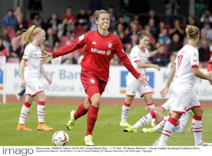 1. FC Köln - FC Bayern München 1. Frauen Fussball Bundesliga Südstadion Koeln Deutschland Datum: 06.09.2015 1:0 durch Nora Holstad (FC Bayern München)
