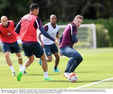 England s Wayne Rooney tussles with Chris Smalling during training Euro 2016 Qualifying - Tottenham Hotspur Training Centre - England - 7th September 2015 - Picture David Klein Sportimage EDITORIAL USE ONLY. No use with unauthorised audio, video, data, fixture lists, club league logos or live services. Online in-match use limited to 120 images, no video emulation. No use in betting, games or single club league player publications.
