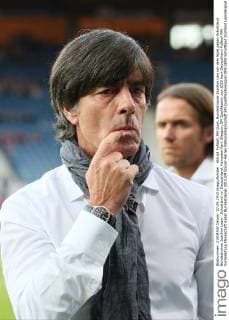 Aktuell Fußball, EM Quali, Bundestrainer Joachim Löw vor dem Spiel gegen Schottland Bundestrainer Joachim Loew - Schottland vs. Deutschland, Hampden Park Glasgow, EM Qualifikation