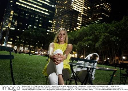 Aktuell Tennis, Fotoshooting mit Barbara Schett-Eagle TENNIS - WTA Tennis Damen US Open 2015 NEW YORK CITY,NEW YORK,USA,08.SEP.15 - TENNIS - WTA World Tour, US Open 2015, Grand Slam, Flushing Meadows, photo shooting with Barbara Schett-Eagle. Image shows Barbara Schett-Eagle. GEPAxpictures xMatthiasxHauer