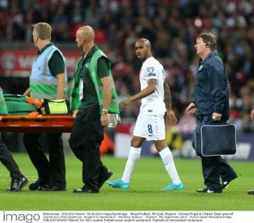 Aktuell Fußball, EM Quali, England - Schweiz England s Fabian Delph goes off injured Euro 2016 Qualifying - England vs Switzerland - Wembley Stadium - England - 8th September 2015 - Picture David Klein Sportimage EDITORIAL USE ONLY. No use with unauthorised audio, video, data, fixture lists, club league logos or live services. Online in-match use limited to 120 images, no video emulation. No use in betting, games or single club league player publications.