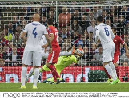 Aktuell Fußball, EM Quali, England - Schweiz Football - 2015 2016 European Qualifier - Group E: England vs Switzerland. The closest that England s Wayne Rooney comes to beating Sir Bobby Charlton s England goals record in the first half at Wembley Stadium COLORSPORT DANIEL BEARHAM  eng_swi