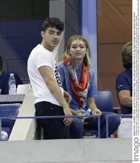 Joe Jonas and Gigi Hadid wait for the match between Venus Williams and Serena Williams to start in Arthur Ashe Stadium on day 9 at the US Open Tennis Championships at the USTA Billie Jean King National Tennis Center in New York City on September 8, 2015.  NYP20150908116 JOHNxANGELILLO