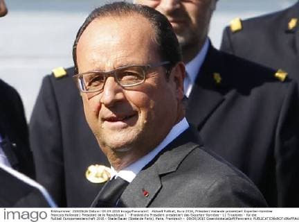 Aktuell Fußball, Euro 2016, Präsident Hollande präsentiert Experten-Komitee Francois Hollande ( President de la Republique ) - Frankreichs Präsident präsentiert das Experten-Komitee - 11 Tricolores - für die Fußball Europameisterschaft 2016 - Stade Bauer (Stade de Paris), Paris, Frankreich - 09 09 2015 GwendolineLeGoff Panoramic 