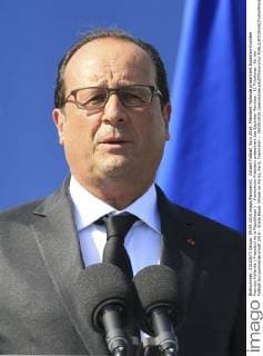 Aktuell Fußball, Euro 2016, Präsident Hollande präsentiert Experten-Komitee Francois Hollande ( President de la Republique ) - Frankreichs Präsident präsentiert das Experten-Komitee - 11 Tricolores - für die Fußball Europameisterschaft 2016 - Stade Bauer (Stade de Paris), Paris, Frankreich - 09 09 2015 GwendolineLeGoff Panoramic 