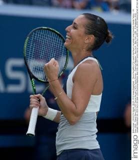 Flavia Pennetta (ITA) macht die Faust und jubelt,Jubel,Emotion,Freude Tennis - US Open 2015 - Grand Slam ITF ATP Tennis Herren WTA Tennis Damen - Flushing Meadows - New York - New York - USA - 9 September 2015. Juergen Hasenkopf