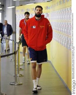 Nikola Mirotic at press conference PK Pressekonferenz xANGELxRIVEROx 