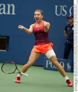 Simona Halep (ROU) jubelt nach ihrem Sieg, Jubel,Freude,Emotion, Tennis - US Open 2015 - Grand Slam ITF ATP Tennis Herren WTA Tennis Damen - Flushing Meadows - New York - New York - USA - 9 September 2015. Juergen Hasenkopf