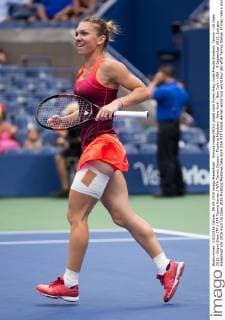 Simona Halep (ROU) jubelt nach ihrem Sieg, Jubel,Freude,Emotion, Tennis - US Open 2015 - Grand Slam ITF ATP Tennis Herren WTA Tennis Damen - Flushing Meadows - New York - New York - USA - 9 September 2015. Juergen Hasenkopf