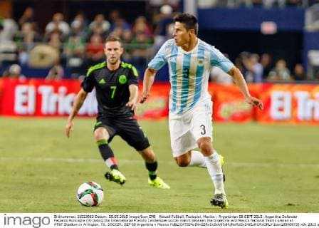 Aktuell Fußball, Testspiel, Mexiko - Argentinien 08 SEPT 2015: Argentina Defender Facundo Roncaglia (3) during the International Friendly Länderspiel soccer match between the Argentina and Mexico National Teams played at AT&T Stadium in Arlington, TX. SOCCER: SEP 08 Argentina v Mexico Icon150908733 EDITORIAL USE ONLY