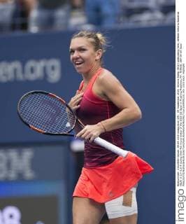 09 September 2015: Simona Halep (ROU) celebrating here, defeats Viktoria Azarenka (BLR) 6-3,4-6,6-4 during their 4th round match of the 2015 US Open in Flushing Meadows, NY. TENNIS: SEP 09 US Open Icon1509091231 EDITORIAL USE ONLY