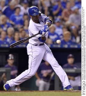 Sept. 9, 2015 - Kansas City, MO, USA - The Kansas City Royals Alcides Escobar connects on a single in the third inning against the Minnesota Twins on Wednesday, Sept. 9, 2015, at Kauffman Stadium in Kansas City, Mo. Minnesota at Kansas City - ZUMAm67_