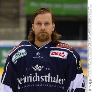 Aktuell Eishockey, DEL 2, Porträttermin Dresdner Eislöwen Rene Kramer, Porträt, Portrait, Kopf, Kopffoto, Dresdner Eislöwen, Fototermin, Eishockey, Dresden, Eisloewen, DEL2, DEL 2, Saison 2015 2016, Eishalle EnergieVerbund Arena im Ostragehege, 09.09.2015
