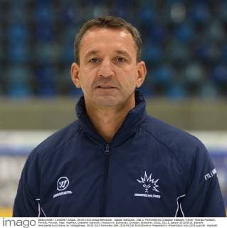 Aktuell Eishockey, DEL 2, Porträttermin Dresdner Eislöwen Trainer Thomas Popiesch, Porträt, Portrait, Kopf, Kopffoto, Dresdner Eislöwen, Fototermin, Eishockey, Dresden, Eisloewen, DEL2, DEL 2, Saison 2015 2016, Eishalle EnergieVerbund Arena im Ostragehege, 09.09.2015