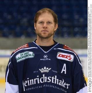 Aktuell Eishockey, DEL 2, Porträttermin Dresdner Eislöwen Patrick Baum, Porträt, Portrait, Kopf, Kopffoto, Dresdner Eislöwen, Fototermin, Eishockey, Dresden, Eisloewen, DEL2, DEL 2, Saison 2015 2016, Eishalle EnergieVerbund Arena im Ostragehege, 09.09.2015