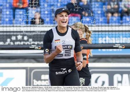 Timmendorfer Strand Ilka Semmler (Nr. 2, Graues Trikot) freut sich. Buettner Fedosova vs Holtwick Semmler, Beachvolleyball, Deutsche Meisterschaft, 10.09.15 , Copyright: KOENIG Eibner-Pressefoto EP_FKG