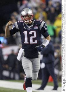New England Patriots quarterback Tom Brady (12) pumps his fist as he runs onto the field prior to the game against the Pittsburgh Steelers at Gillette Stadium in Foxborough, Massachusetts on September 10, 2015.  BOS2015091001 MATTHEWxHEALEY