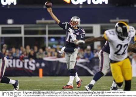 New England Patriots quarterback Tom Brady (12) throws a pass in the second quarter against the Pittsburgh Steelers at Gillette Stadium in Foxborough, Massachusetts on September 10, 2015.  BOS2015091009 MATTHEWxHEALEY