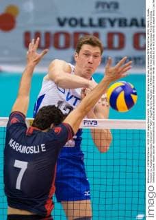 10.09.2015, Hamamatsu Arena, Hamamatsu FIVB World Cup 2015, Site B, 1. Runde, Tunesien vs. Russland Block Elyes Karamosli ( 7 TUN) - Angriff Dmitriy Muserskiy ( 13 RUS)
