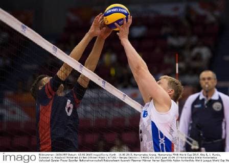10.09.2015, Hamamatsu Arena, Hamamatsu FIVB World Cup 2015, Site B, 1. Runde, Tunesien vs. Russland Mohamed Ali Ben Othmen Miladi ( 6 TUN) - Sergey Grankin ( 5 RUS)