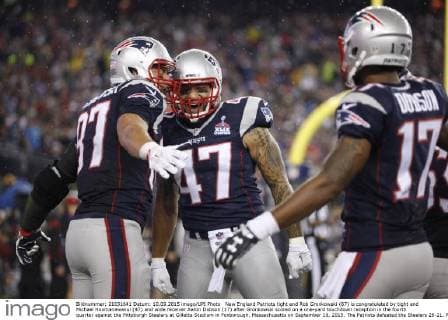 New England Patriots tight end Rob Gronkowski (87) is congratulated by tight end Michael Hoomanawanui (47) and wide receiver Aaron Dobson (17) after Gronkowski scored on a one-yard touchdown reception in the fourth quarter against the Pittsburgh Steelers at Gillette Stadium in Foxborough, Massachusetts on September 10, 2015. The Patriots defeated the Steelers 28-21.  BOS2015091019 MATTHEWxHEALEY