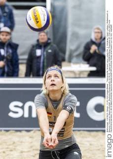 Timmendorfer Strand Laura Ludwig (Nr. 1, Goldenes Trikot) Ludwig Walkenhorst vs Bieneck Grossner, Beachvolleyball, Deutsche Meisterschaft, 11.09.15 , Copyright: KOENIG Eibner-Pressefoto EP_FKG