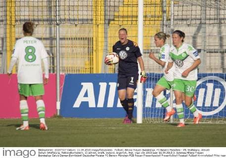 Fußball, Allianz Frauen Bundesliga, FC Bayern München - VfL Wolfsburg; Almuth Schult (Wolfsburg; Nationaltorhüterin, 1) schreit, brüllt, wütend, ärgerlich, Wut. xtgx