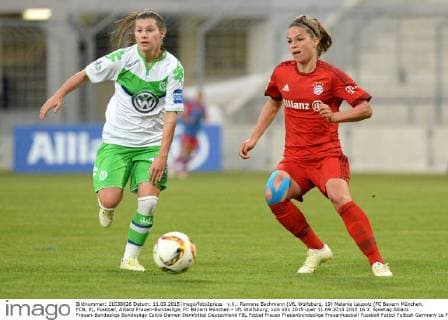 v.li.: Ramona Bachmann (VfL Wolfsburg, 19) Melanie Leupolz (FC Bayern München, FCB, 8), Fussball, Allianz Frauen-Bundesliga, FC Bayern München - VfL Wolfsburg, xslx